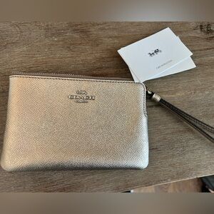 Coach Corner Zip Wristlet Gold new